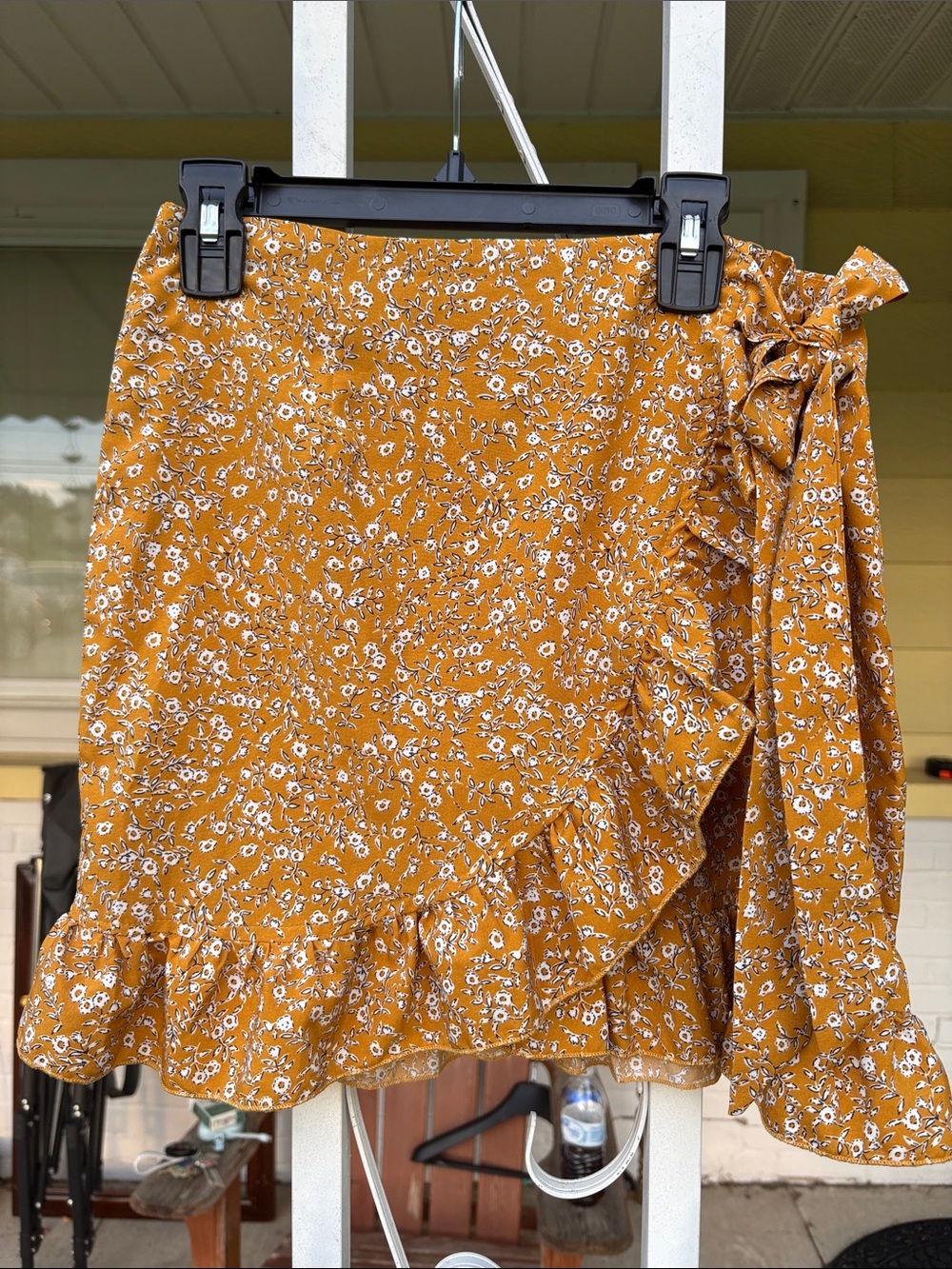 SHEIN Mustard Yellow Ditsy Floral Ruffle Tie Mini Skirt